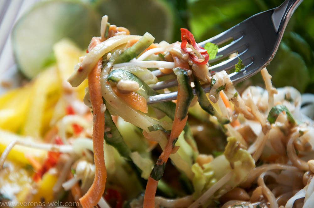 Summer Roll Bowl mit ErdnussLimettenDressing