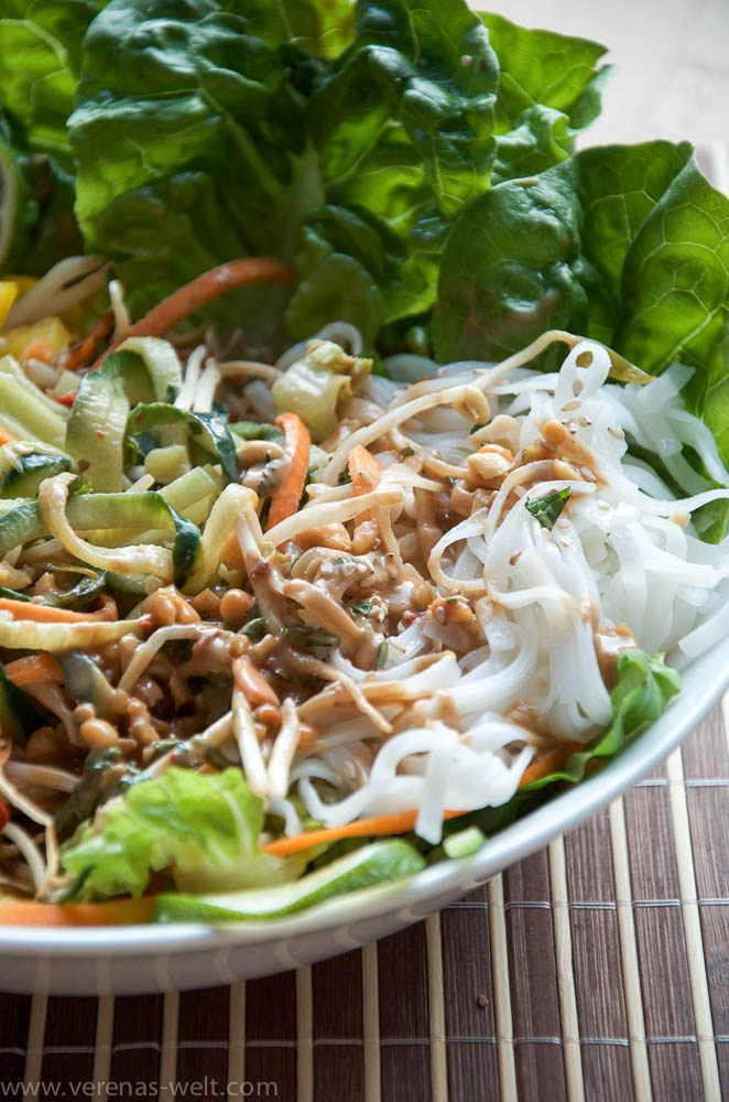 Summer Roll Bowl mit ErdnussLimettenDressing