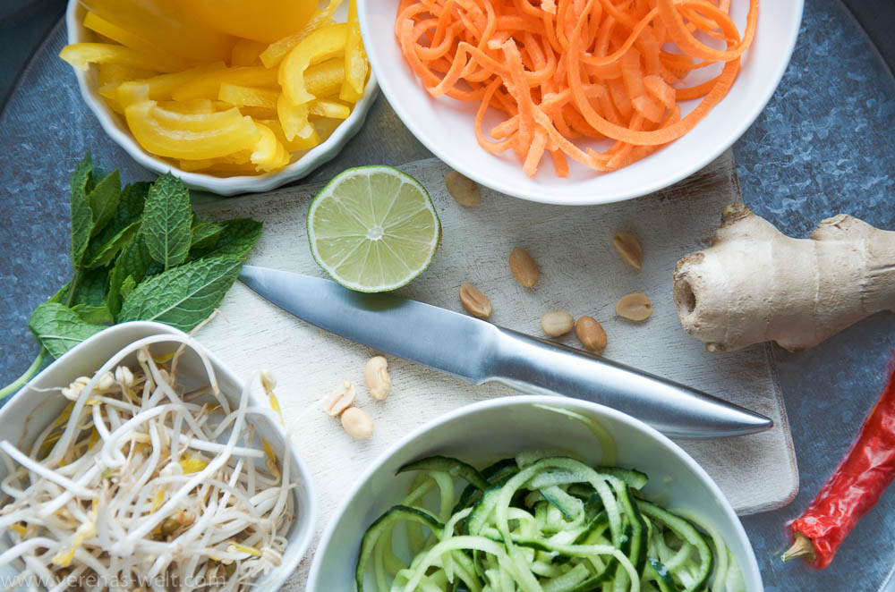 Summer Roll Bowl mit ErdnussLimettenDressing