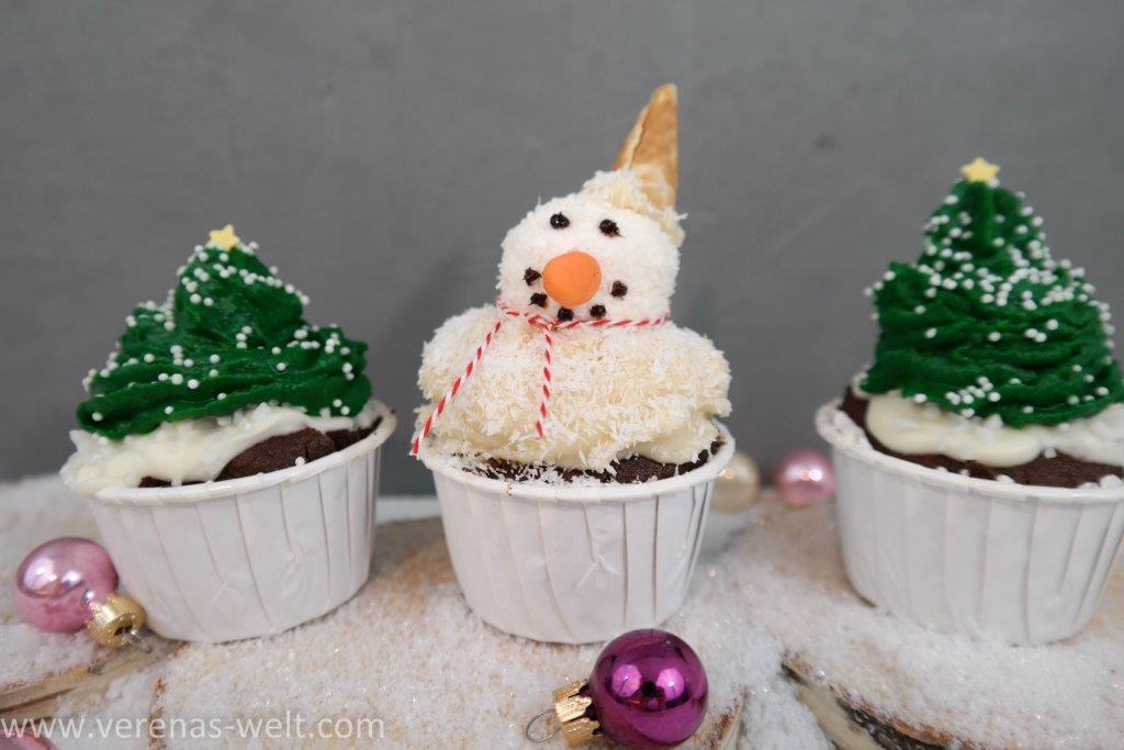 Weihnachtsbaum-Cupcake und Schneemann-Cupcake