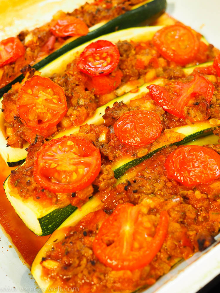 Gefüllte Zucchini mit Bolognese Sauce