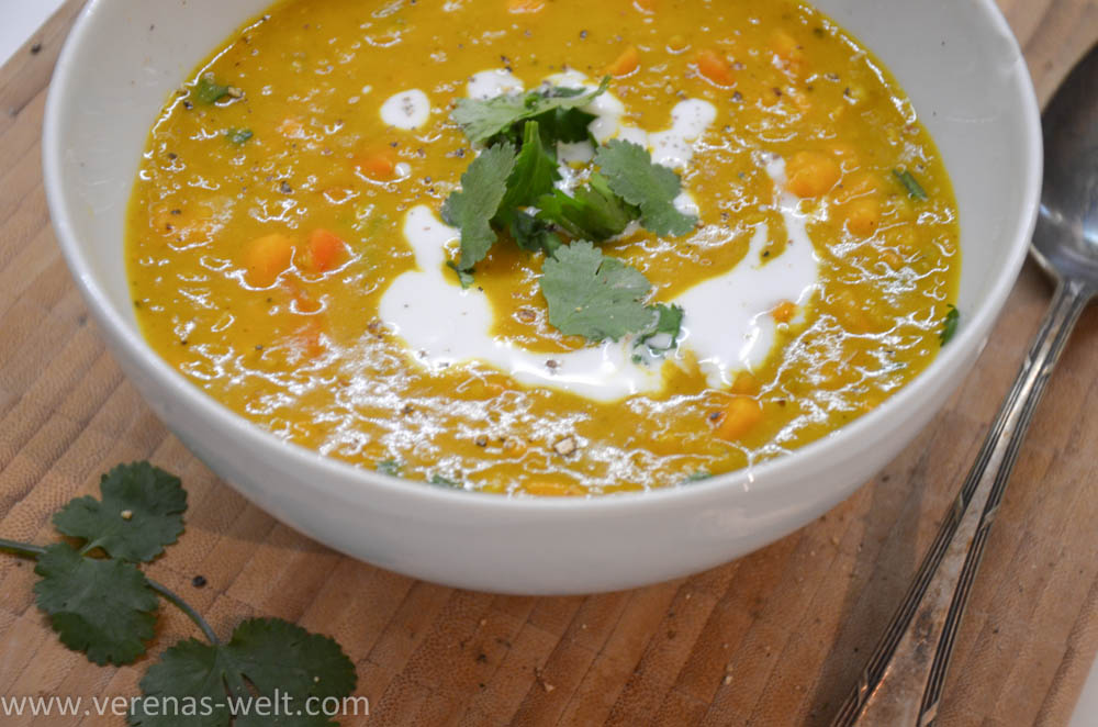 CurryLinsensuppe mit Süßkartoffel und Kokosmilch