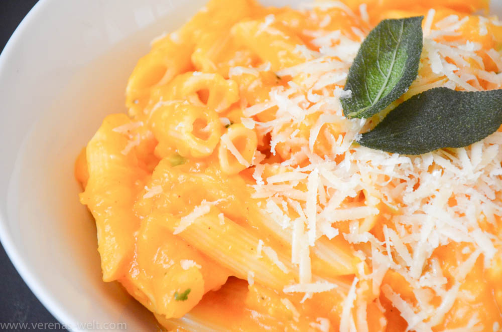 Cremige Butternut-Kürbis-Pasta mit Salbei