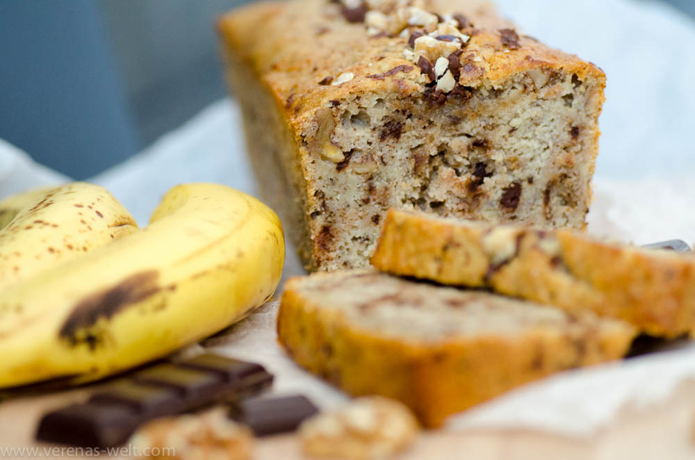 Bananenbrot mit Schokolade und Walnüssen