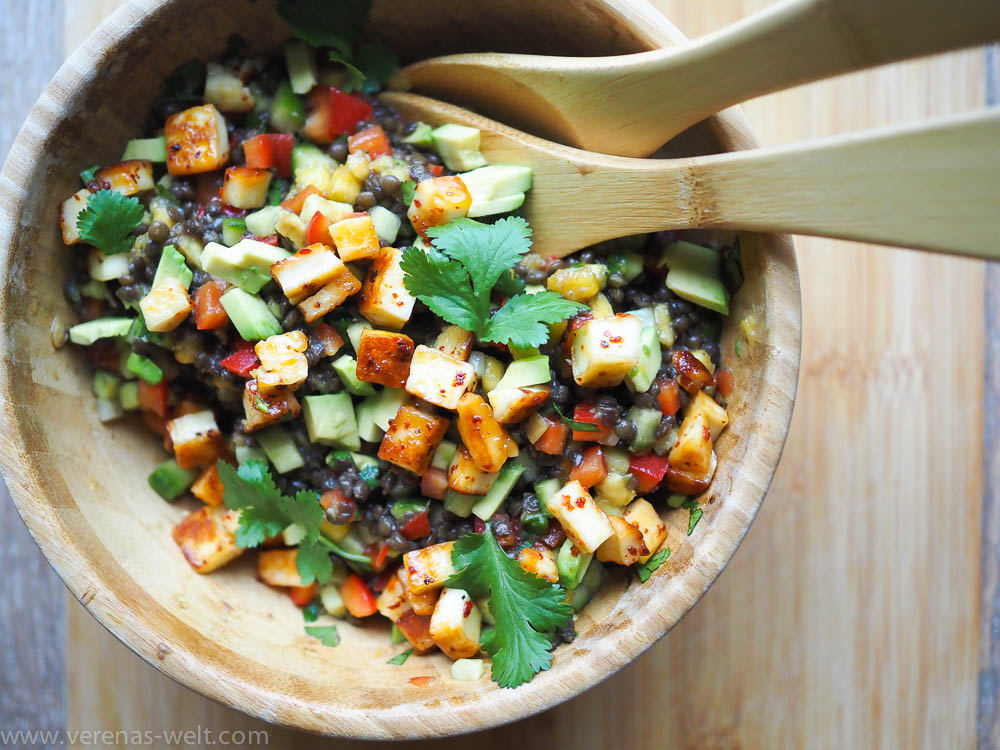 Linsen-Halloumi-Salat mit Mango & Avocado