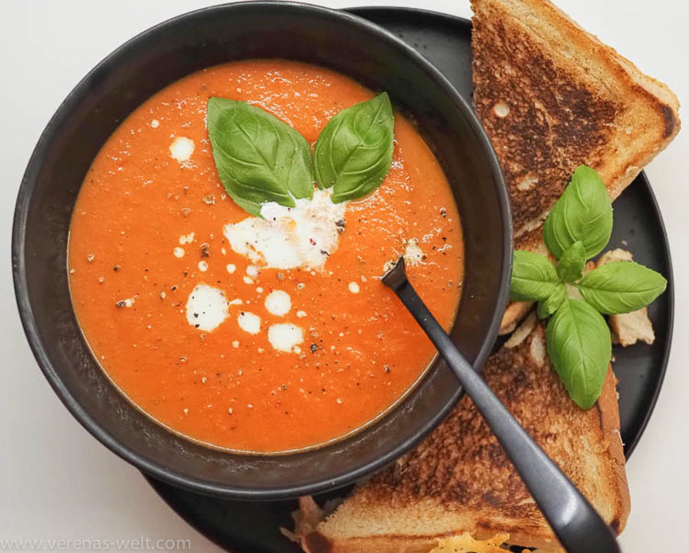Schnelle Tomatencremesuppe mit Grilled Cheese Sandwich
