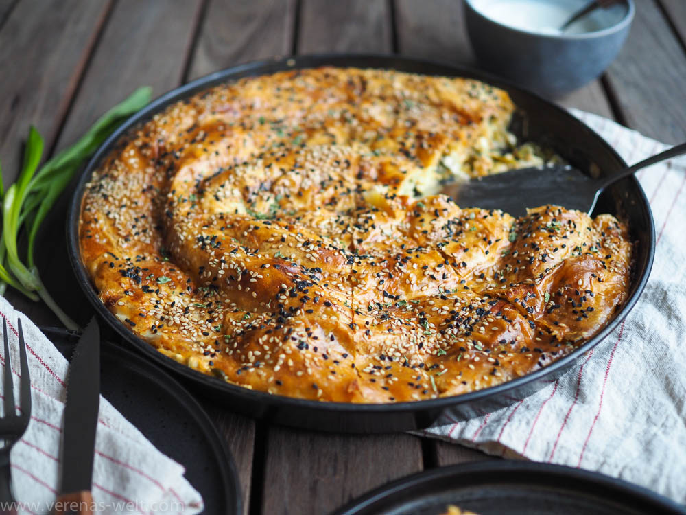 Bärlauch-Börek mit Feta und Mozzarella