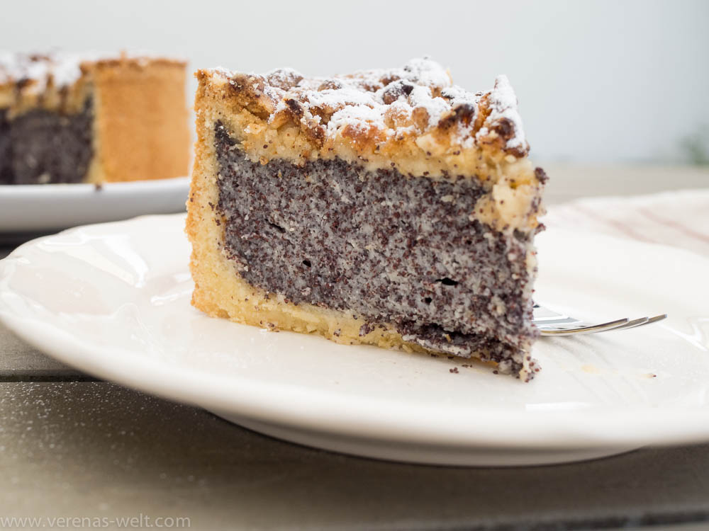 Mohnkuchen mit Marzipanstreuseln