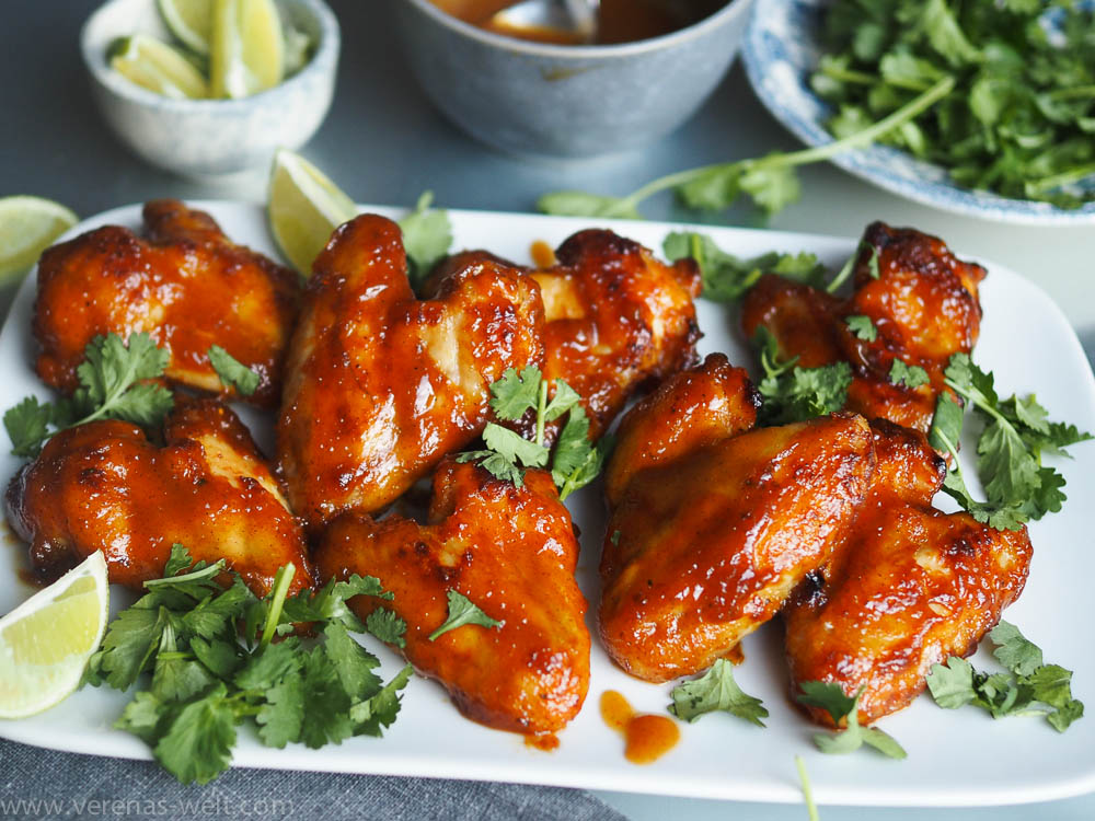 Süß-scharfe Sticky Chicken Wings mit Pfirsichglasur